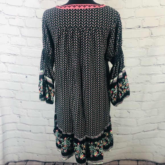 Umgee: V-Neck floral Tunic. Size:(S)  color: Black/pink - Picture 3 of 12